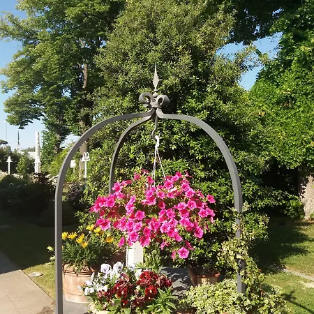 מלון Relais Roncuzzi 4*