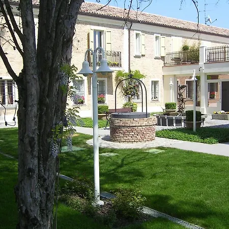 Relais Roncuzzi Hotel 4*
