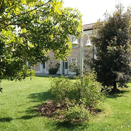 מלון Relais Roncuzzi 4*