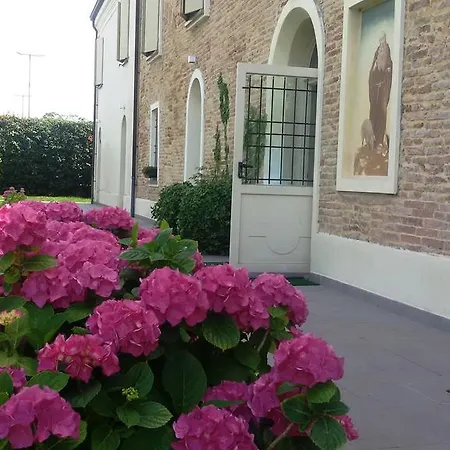 Relais Roncuzzi מלון 4*