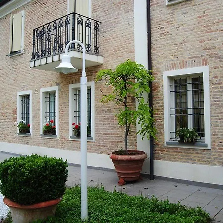 Relais Roncuzzi Hotel 4*