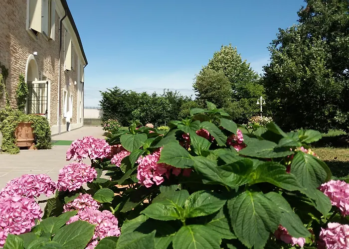 Отель Relais Roncuzzi 4*