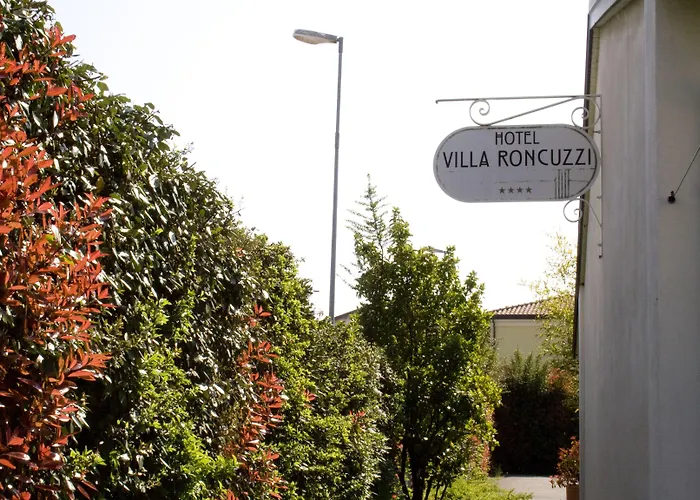 Relais Roncuzzi Hotell 4*