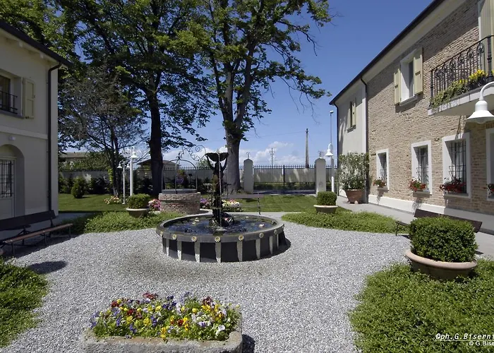 Relais Roncuzzi Hotell San Pancrazio (Florence)