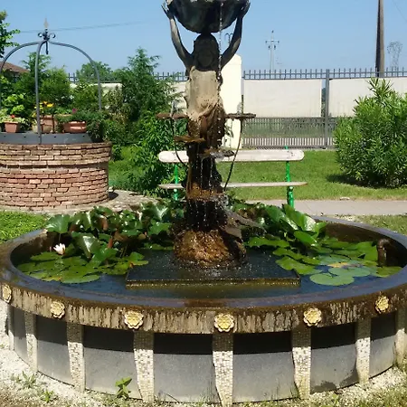 فندق Relais Roncuzzi 4*